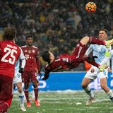 Robert Lewandowski im  Fallrückzieher gegen Dynamo Kiew
