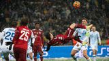 Robert Lewandowski im  Fallrückzieher gegen Dynamo Kiew