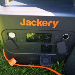 168 Watt aus 200 Watt Kapazität, an einem Nachmittag in Norddeutschland. Da kann man nicht meckern. Alle sechs Panel hätten  in diesem Moment 1000 Watt gebracht.