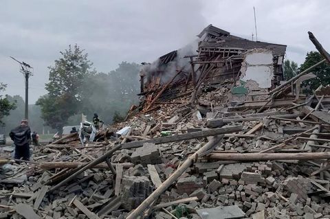 Ukraine: Trümmer nach einem Raketenangriff in der Stadt Nikopol in der Region Dnipro