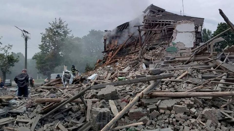 Ukraine: Trümmer nach einem Raketenangriff in der Stadt Nikopol in der Region Dnipro