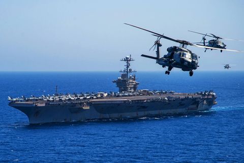 Großaufnahme der USS Harry S. Truman