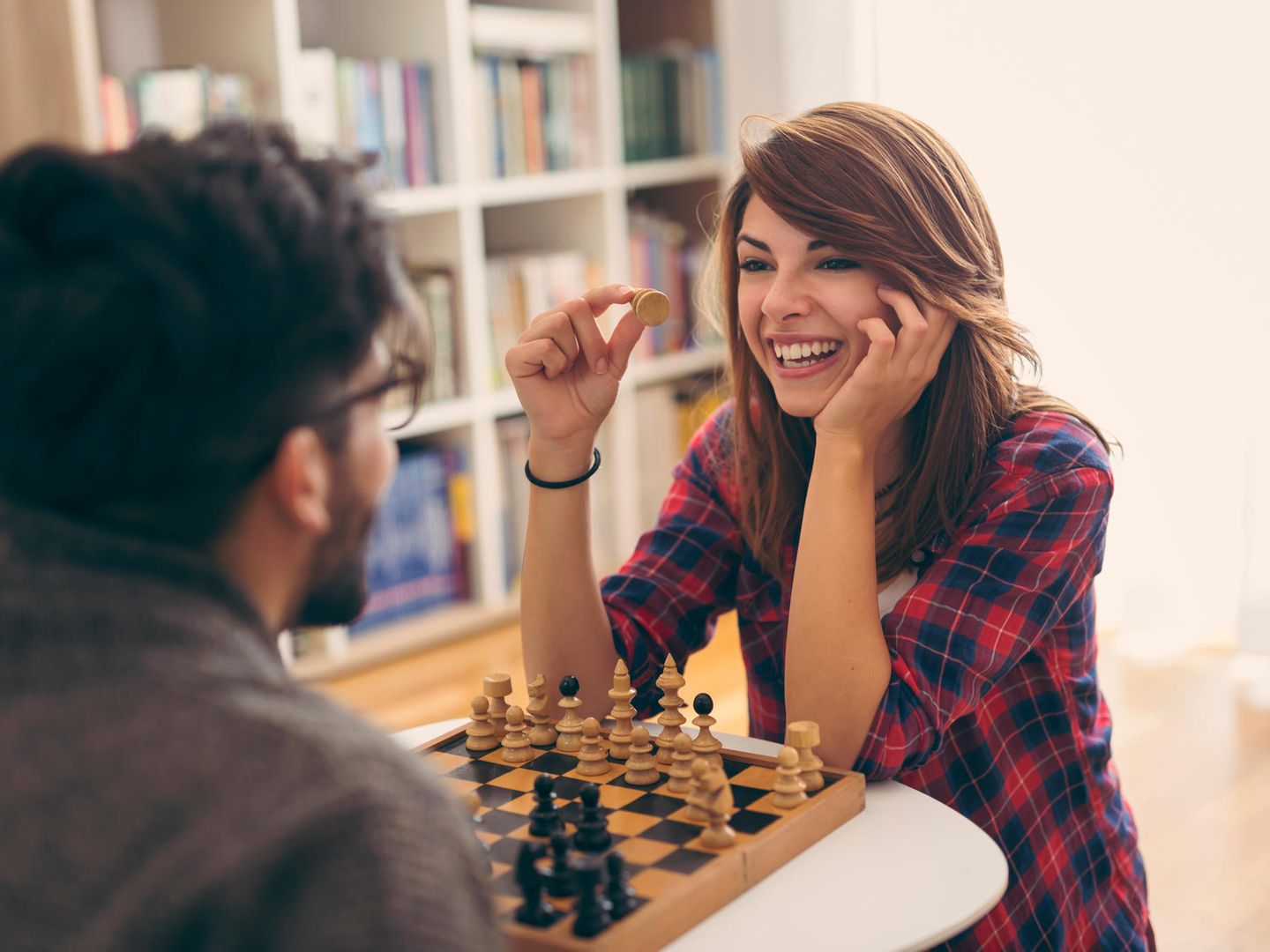 Studie Männliche Schachspieler geben später auf, wenn sie gegen eine Frau spielen STERN.de