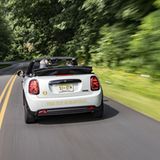 Mini Cooper SE Cabrio 2022.