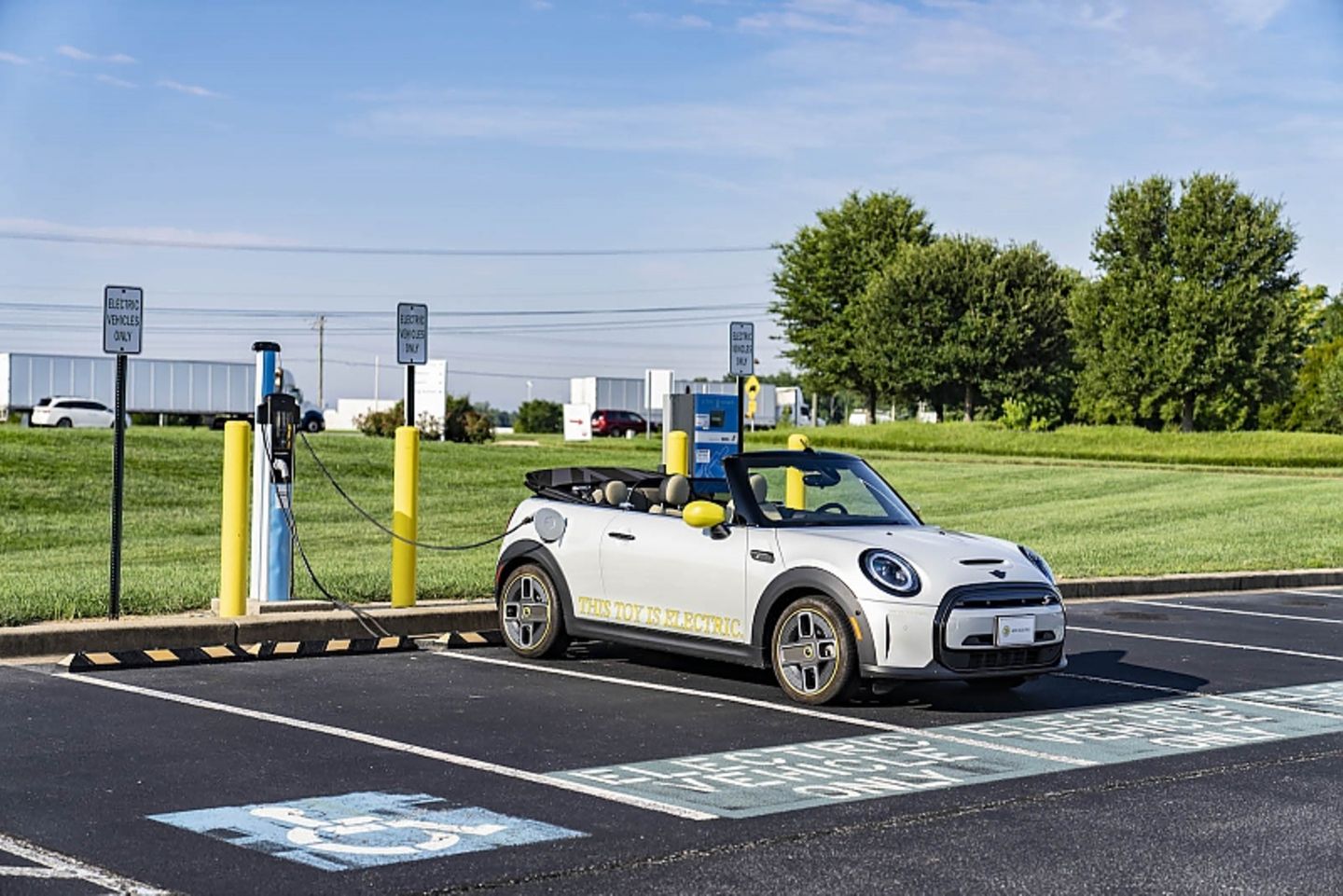 Mini Cooper SE Cabrio 2022