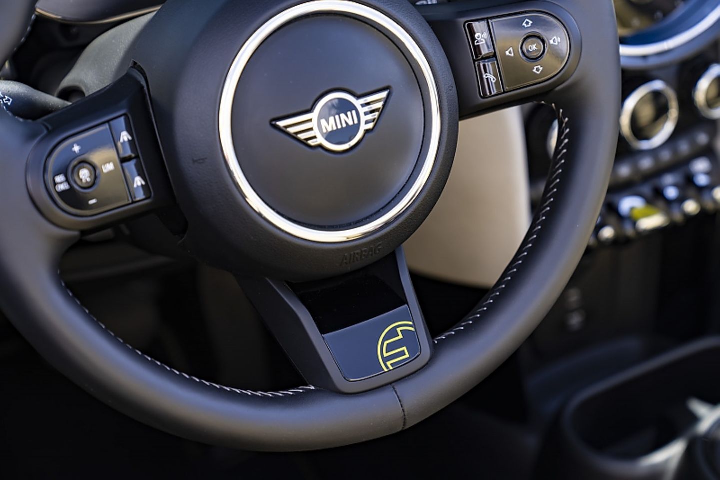 Mini Cooper SE Cabrio 2022