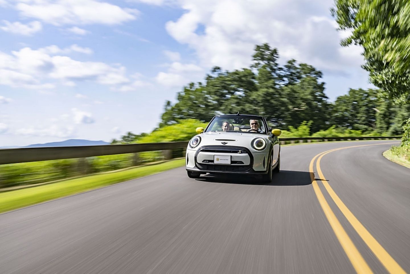 Mini_Cooper_SE_Cabrio-7.jpg