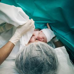 Mutter und Kind Kurz nach der Geburt im Krankenhaus