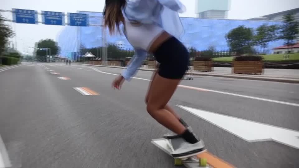 Video: Überraschender Erfolg: Hunderte Skaterinnen in Peking