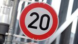 In Frankreich lassen die heißen Temperaturen den Verkehr runterfahren.