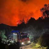In der Toskana musste die Feuerwehr mehrere Häuser wegen eines großen Waldbrandes evakuieren