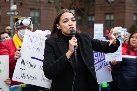 Alexandria Ocasio-Cortez bei einer Demonstration