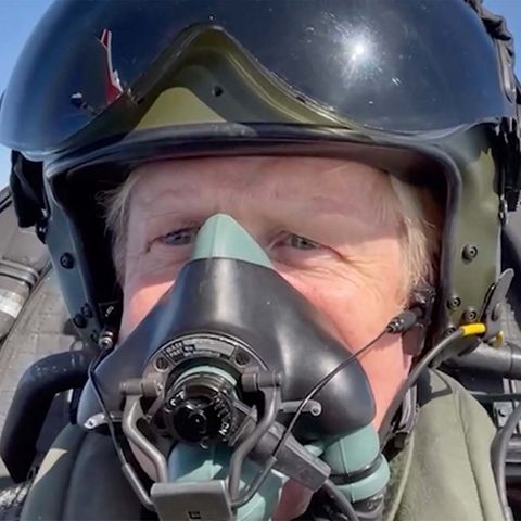 Boris Johnson dreht Selfie-Video in Kampfjet: "Wir flogen einen fantastischen Looping"