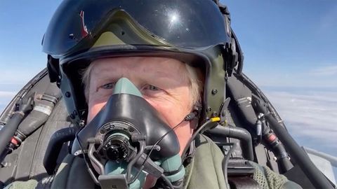 Boris Johnson dreht Selfie-Video in Kampfjet: "Wir flogen einen fantastischen Looping"