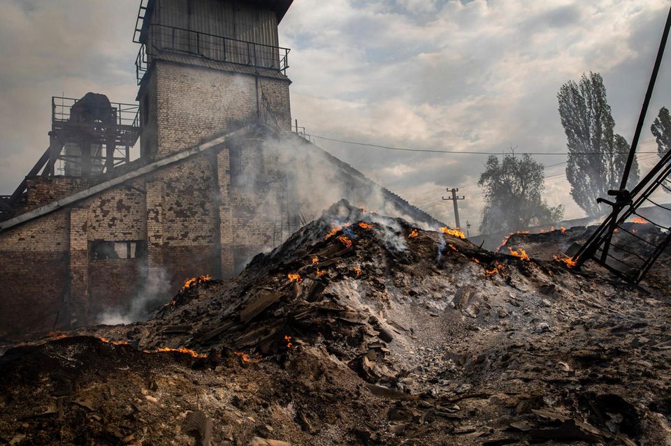 Ein ausgebranntes Getreidesilo im Donbas Ein ausgebranntes Getreidesilo im Donbas