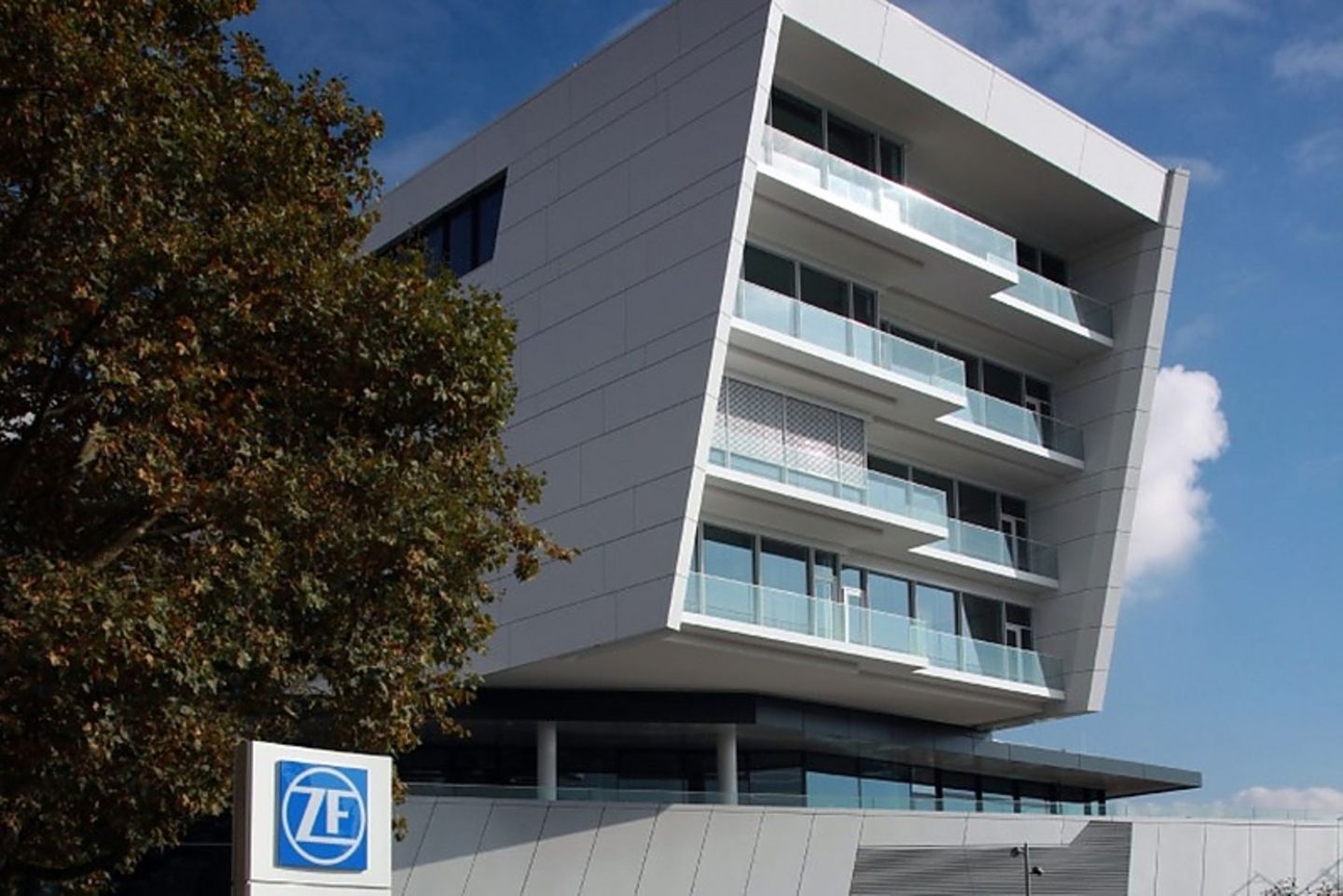 ZF wandelt sich zum ganzheitlichen System-Lieferanten