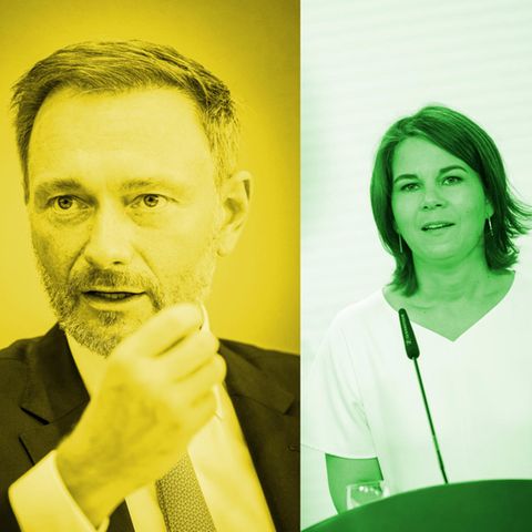 Porträts von Olaf Scholz, Christian Lindner und Annalena Baerbock in den Farben der Ampel-Regierung