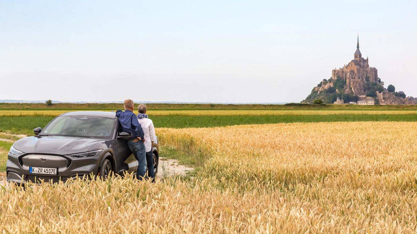 Rolf-Herbert Peters und seine Frau Claudia Reischauer am Mont-Saint-Michel