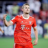 Matthijs de Ligt startet mit hohen Zielen in die Bundesliga. "Bayern ist der größte Club in Deutschland und einer der größten in der Welt", sagte der 22-Jährige bei seiner Präsentation De Ligt kommt für 67 Millionen Euro plus möglicher Boni von Juventus Turin und hat bei den Bayern einen Fünfjahresvertrag unterschrieben. "Ich habe vor Jahren mit Arjen Robben gesprochen, er hat nur gute Sachen über Bayern gesagt", so de Ligt weiter.