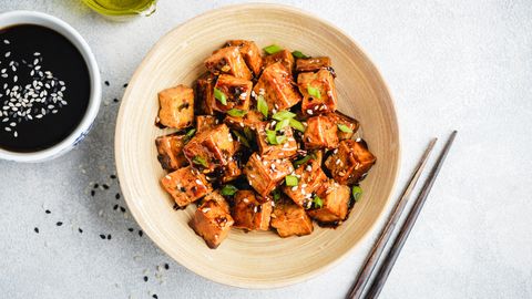 Wer auf Fleisch verzichtet, für den ist Naturtofu eine gesunde Alternative