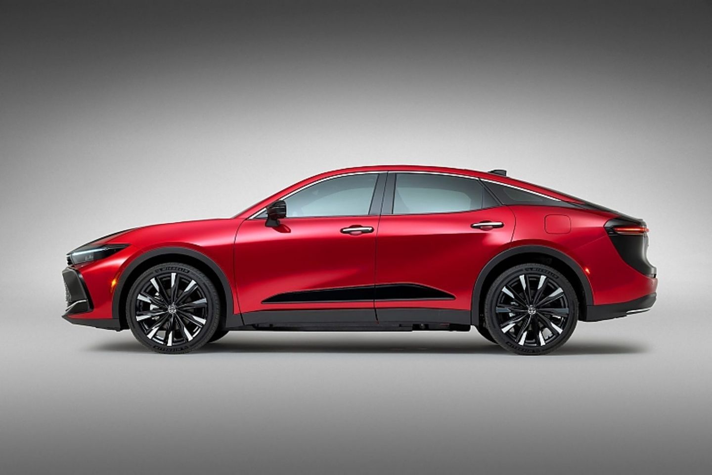 Toyota Crown Hybrid 2023