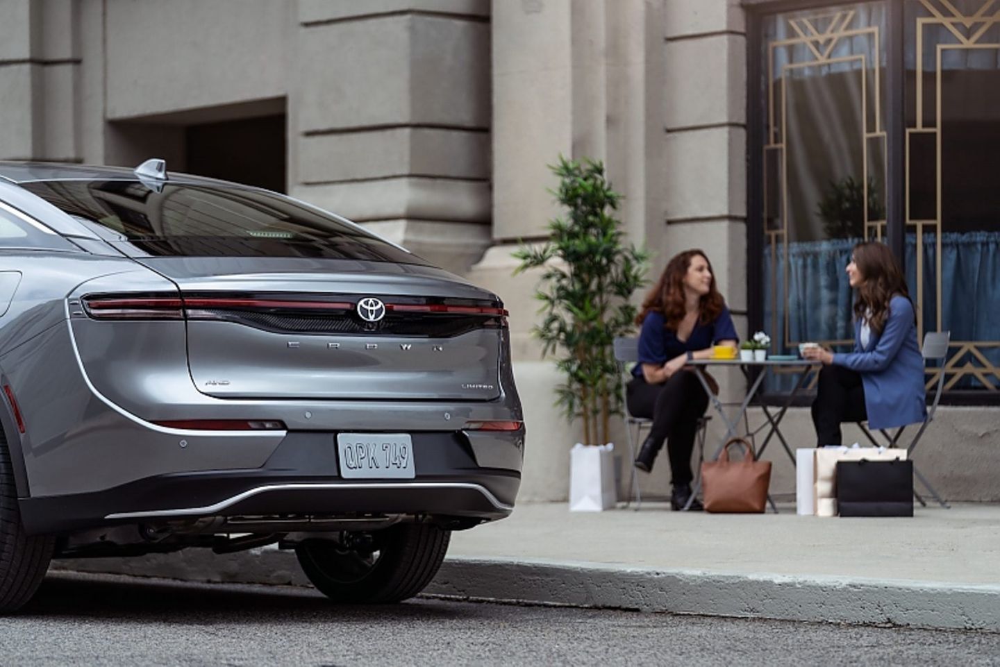 Toyota Crown Hybrid 2023