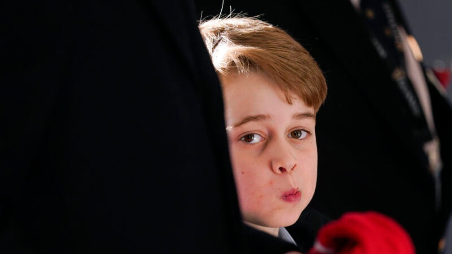 Royal News: Royal family shows Prince George in private for his birthday