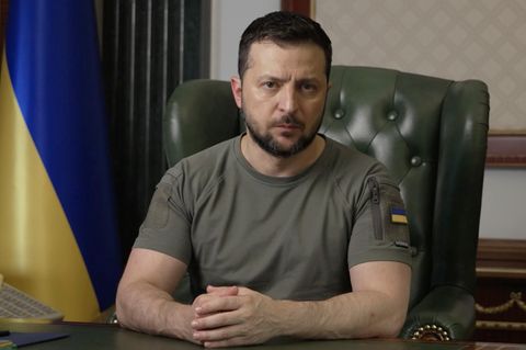 Wolodymyr Selenskyj, Präsident der Ukraine, hält seine nächtliche Videoansprache an die Nation (Archivbild)