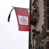 Trauerbeflaggung am Hamburger Rathaus für Uwe Seeler