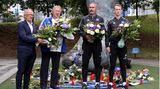 Die früheren HSV-Spieler Bernd Wehmeyer, Horst Hrubesch sowie der aktuelle Trainer Tim Walter und Kapitän Sebastian Schonlau