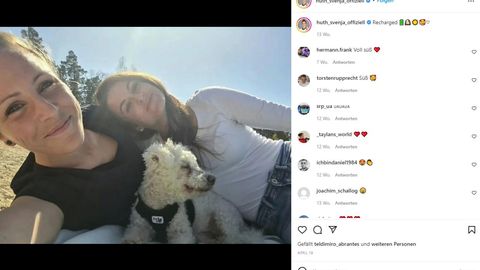 Mittelfeld-Spielerin Svenja Huth, 31 (li.), hat zeigt sich zumeist nur via Instagram mit ihrer Frau