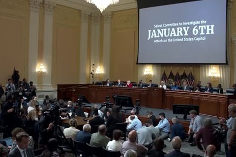 Video: "Trump hat es nicht einfach nur versäumt zu handeln" - Anhörung zur Erstürmung des US-Kapitols