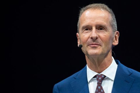 Herbert Diess, Vorstandsvorsitzender von Volkswagen, spricht während der IAA auf einer Bühne