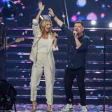 Nervenflattern bei Peter Plate und Kim Fisher. Der Ex-"Rosenstolz"-Sänger und die Moderatorin performen bei Florian Silbereisen ihren Song "Ich bin da" und der Moderator kündigt die zwei mit den Worten "Sie sind von Lampenfieber geplagt" an. Am Freitag hat Fisher ihr Album "Was fürs Leben" veröffentlicht. In den vergangenen Jahren kennt man sie vor allem für ihre Moderation der Talk-Show "Riverboat".