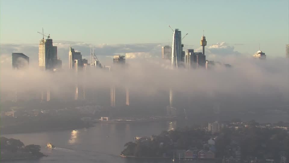 Video: Sydney versinkt im Nebel