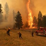 In Kalifornien waren dem Ministerium für Forstwirtschaft und Feuerschutz zufolge am Sonntag mehr als 2000 Feuerwehrleute unter anderem mit 17 Löschhubschraubern im Einsatz, um die Flammen einzudämmen.