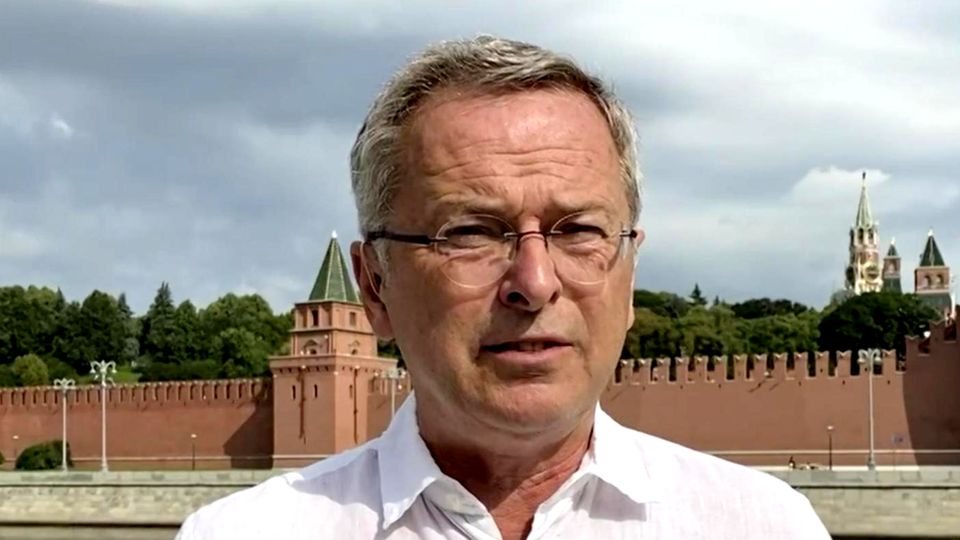 ntv-Reporter Dirk Emmerich berichtet zum Ukraine-Krieg aus Moskau in Russland