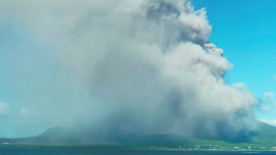 Video: Vulkanausbruch nahe japanischer Großstadt