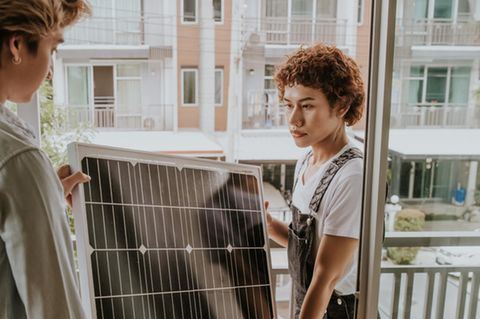 Steigende Energiepreise: Das müssen Sie über Balkon-"Solarkraftwerke" wissen