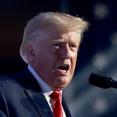 Ex-US-Präsident Donald Trump am Rednerpult