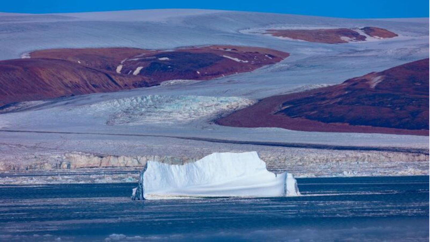 Eisberge treiben in der Baffin Bay in der Nähe von Pituffik