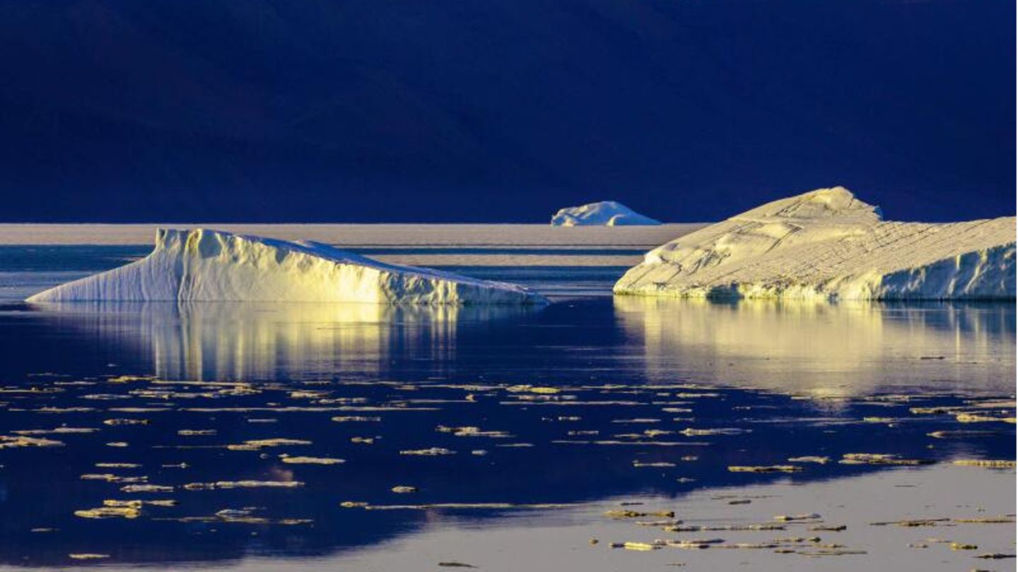 Eisberge treiben in der Baffin Bay in der Nähe von Pituffik Eisberge treiben in der Baffin Bay in der Nähe von Pituffik