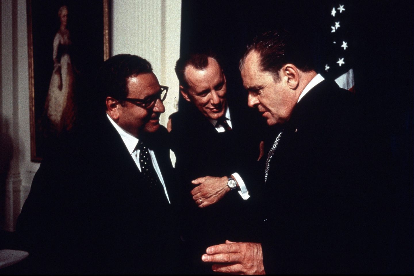 In Oliver Stones Filmbiografie "Nixon" verkörperte Paul Sorvino 1995 den legendären US-Außenminister Henry Kissinger. Der gefallene Präsident Richard Nixon wurde von Anthony Hopkins (r.) dargestellt.