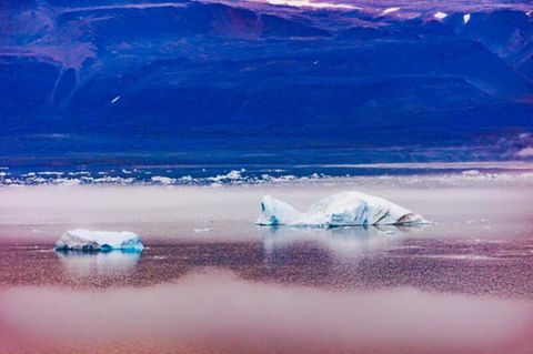Eisberge treiben in der Baffin Bay bei Pituffik