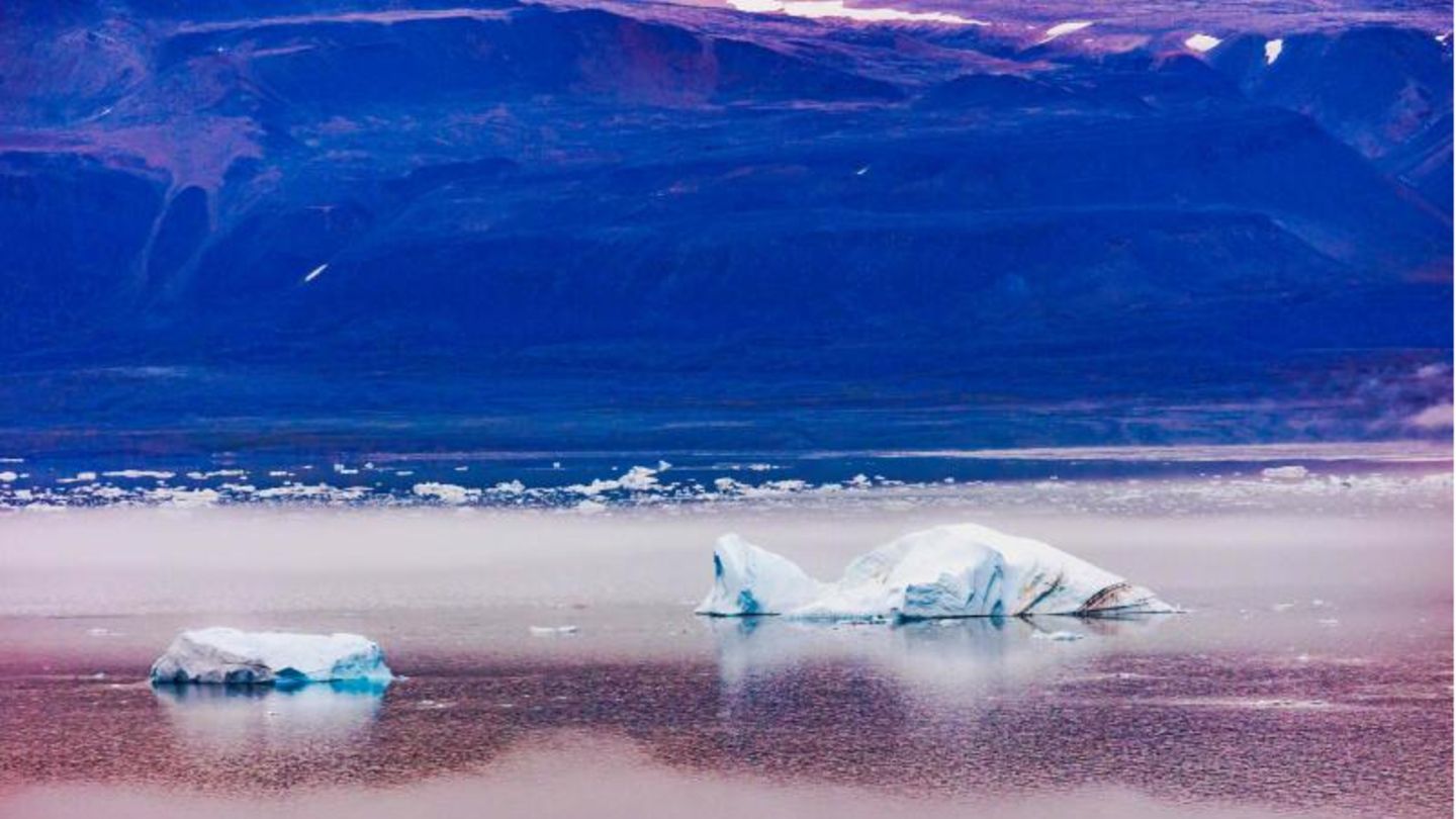 Eisberge treiben in der Baffin Bay bei Pituffik