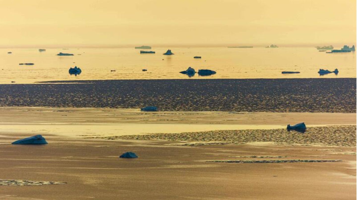 Eisberge treiben in der Baffin Bay bei Pituffik Eisberge treiben in der Baffin Bay bei Pituffik