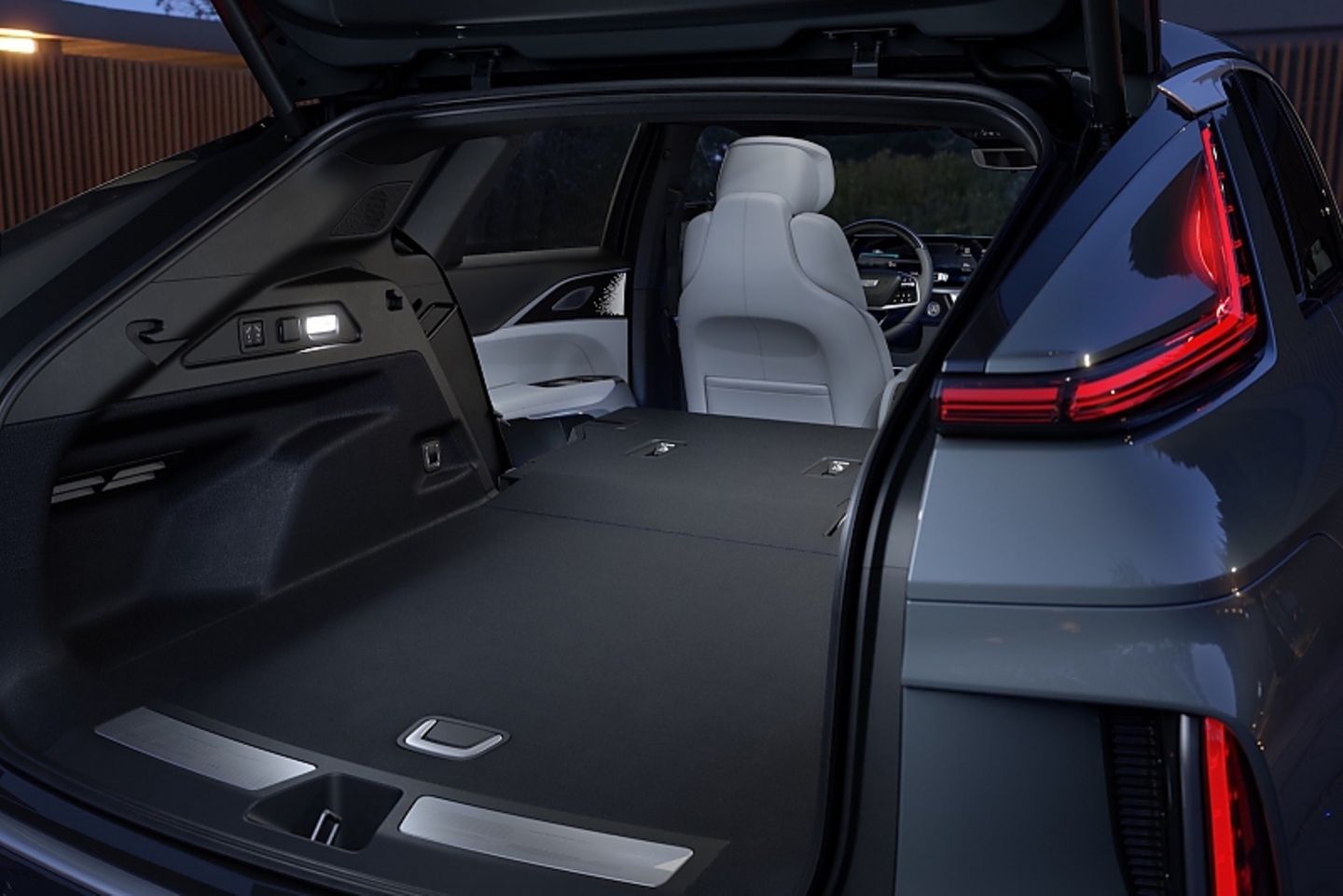 Cadillac_Lyriq_2023-6.jpg