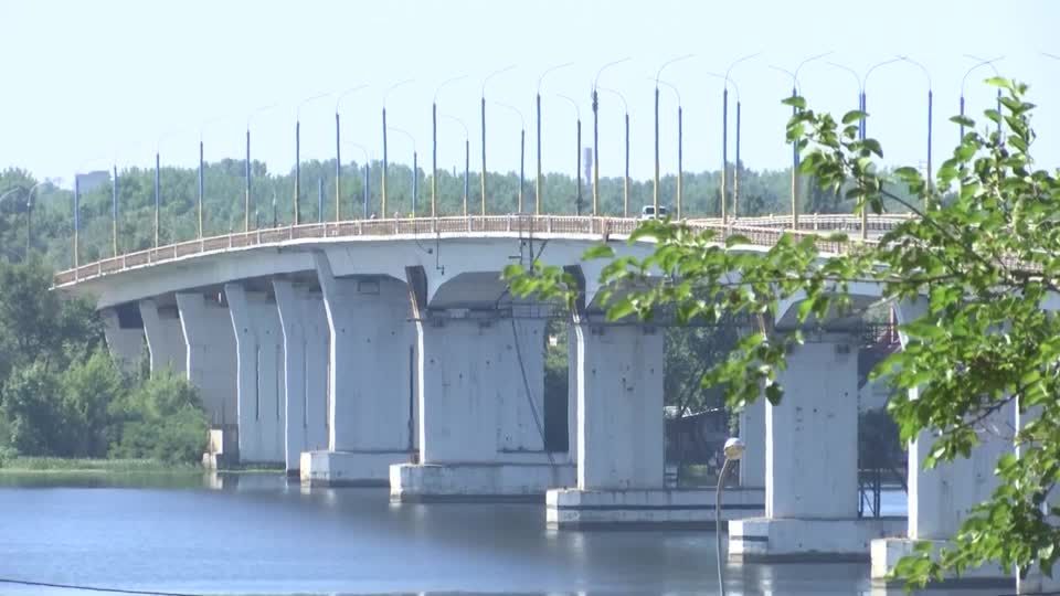 Video: Ukraine will Cherson zurück - strategisch wichtige Brücke der russisch besetzten Stadt beschossen Video: Ukraine will Cherson zurück - strategisch wichtige Brücke der russisch besetzten Stadt beschossen