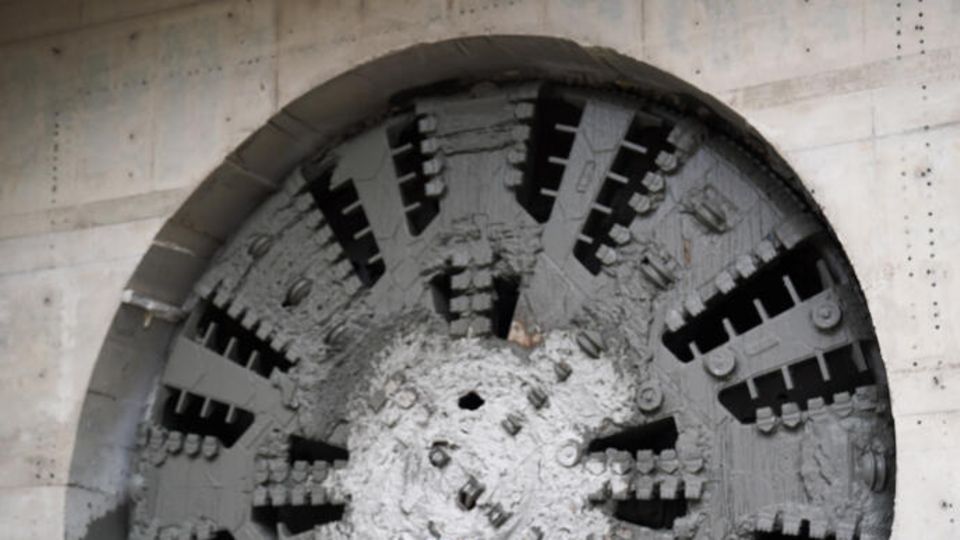 Video zeigt 2000 Tonnen schwere Tunnelbohrmaschine "Dorothy" bei der Arbeit Video zeigt 2000 Tonnen schwere Tunnelbohrmaschine "Dorothy" bei der Arbeit