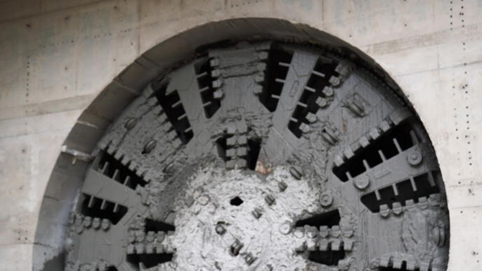 Video zeigt 2000 Tonnen schwere Tunnelbohrmaschine "Dorothy" bei der Arbeit